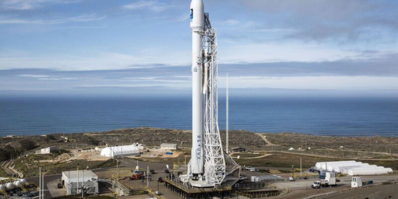 SpaceX рассказала о программной начинке ракеты Falcon 9 (2016 falcon 9 at vandenberg air force base scaled 1)