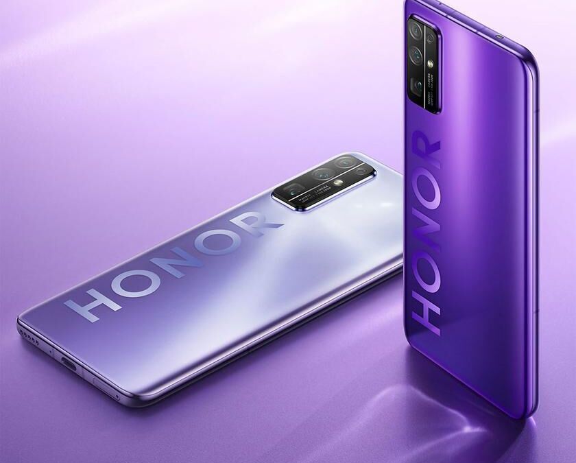 Фиолетовые смартфоны Honor с крупными камерами и надписью HONOR на задней панели