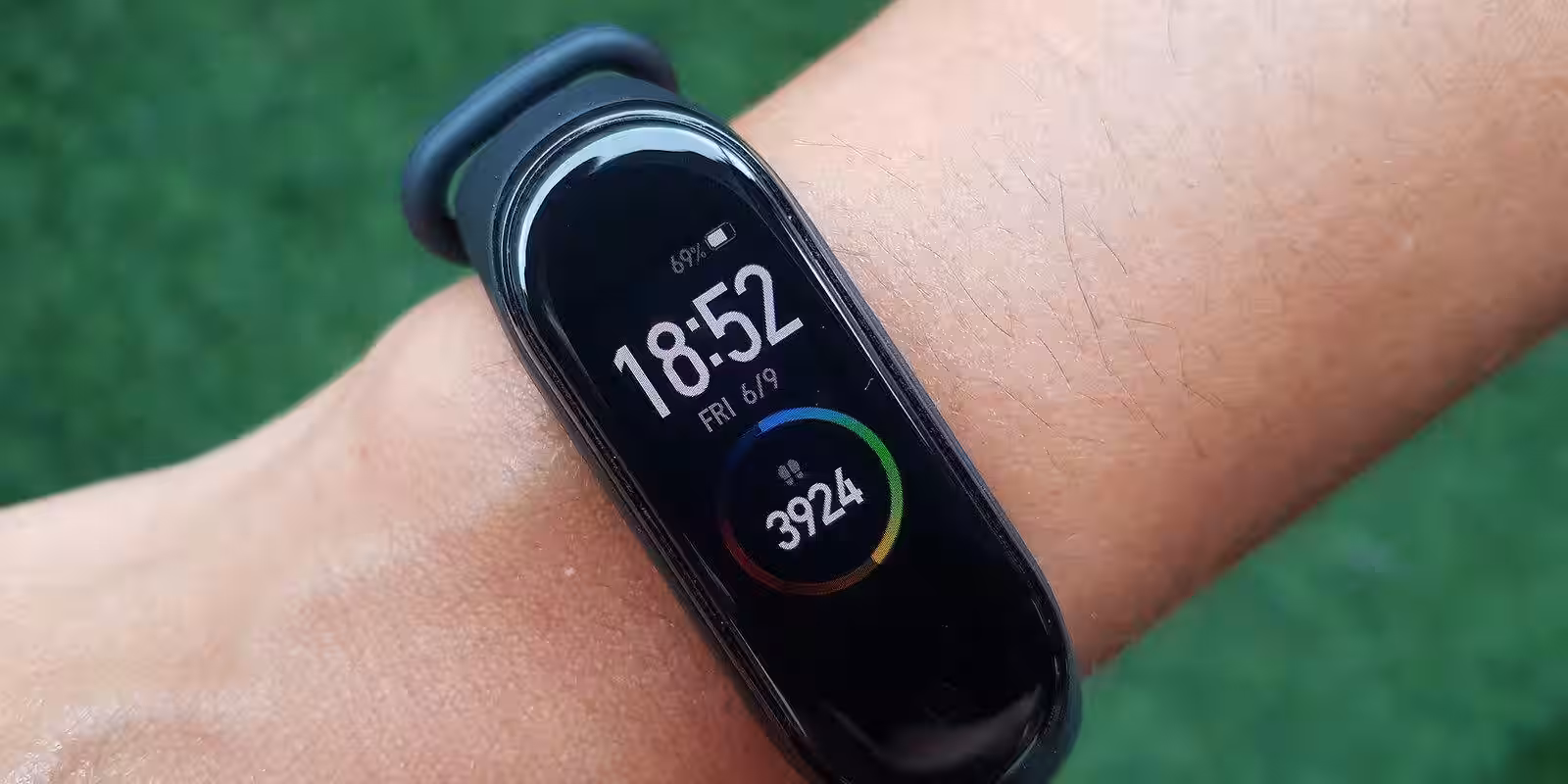 В Xiaomi Mi Band 5 будет пульт управления камерой 2 f6433fbed969bde38857bc46efb83fbe4a8b1636