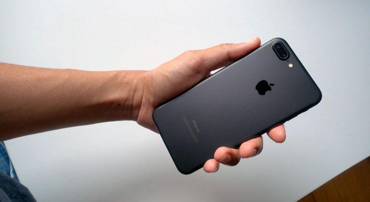 iPhone 7 признан самым популярным смартфонов у россиян (iphone 7 plus matte black 750x410 1)