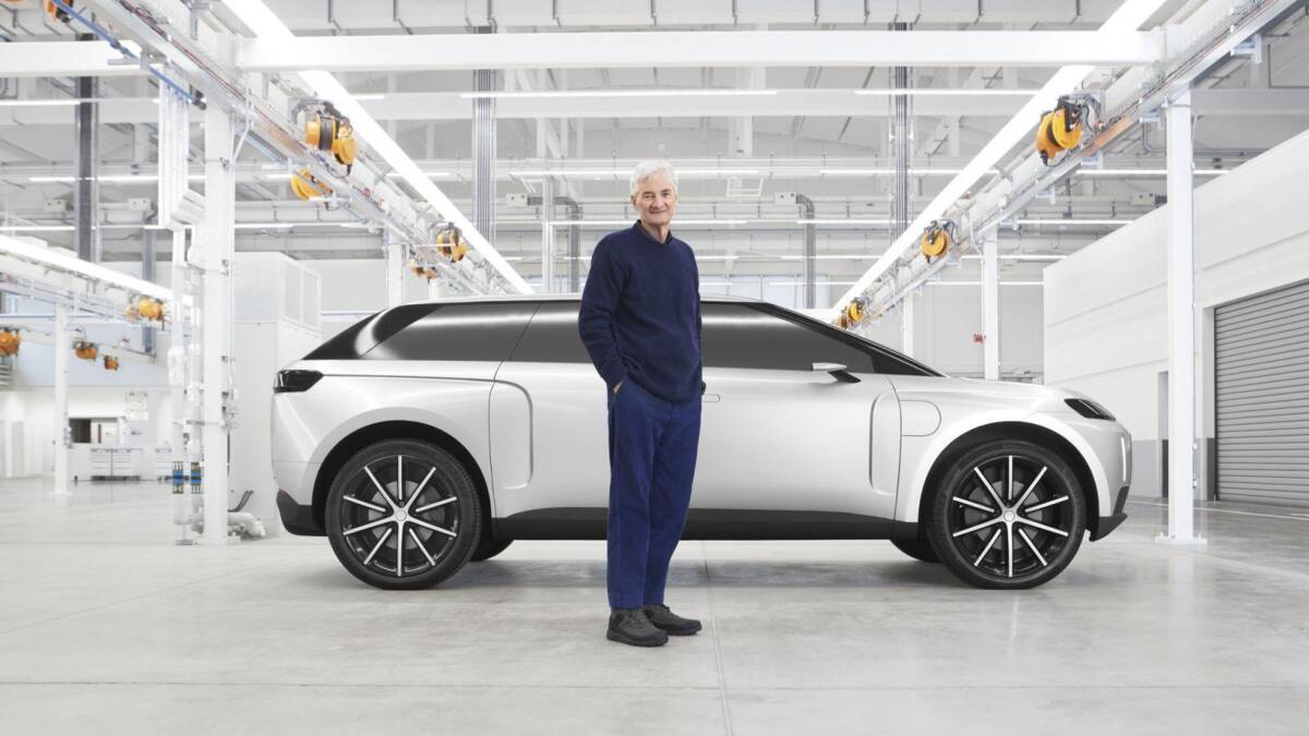Начался приём заявок на конкурс James Dyson Award 2021 3 Мужчина в синий свитере возле электромобиля в производственном помещении