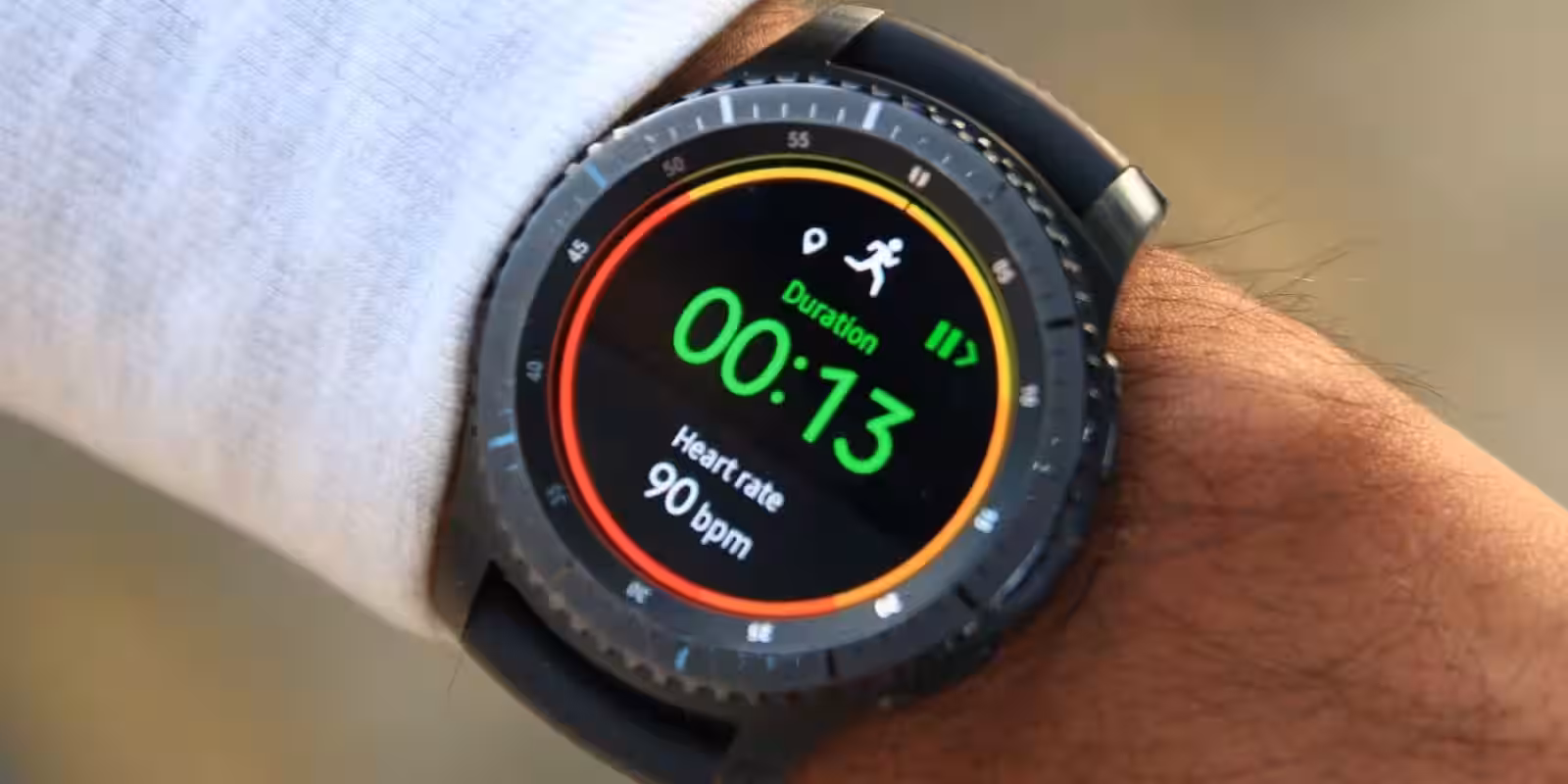 Galaxy Watch теперь может управлять камерой Galaxy S9, Note 9 и Z Flip 2 samsung gear sport 0