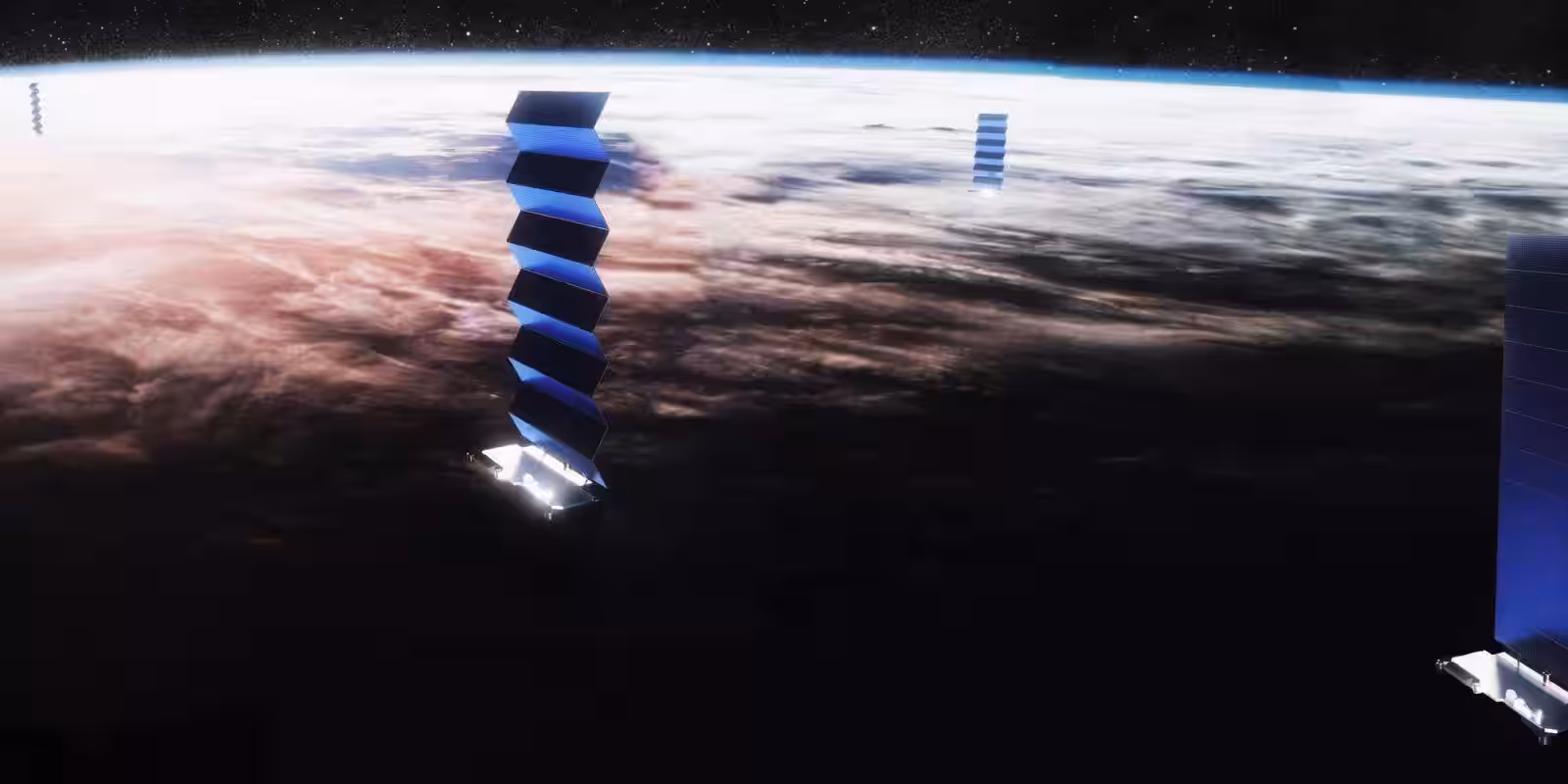 SpaceX готовится к тестированию сетей Starlink 2 starlink solar array deploy spacex pano 3 crop 2 large