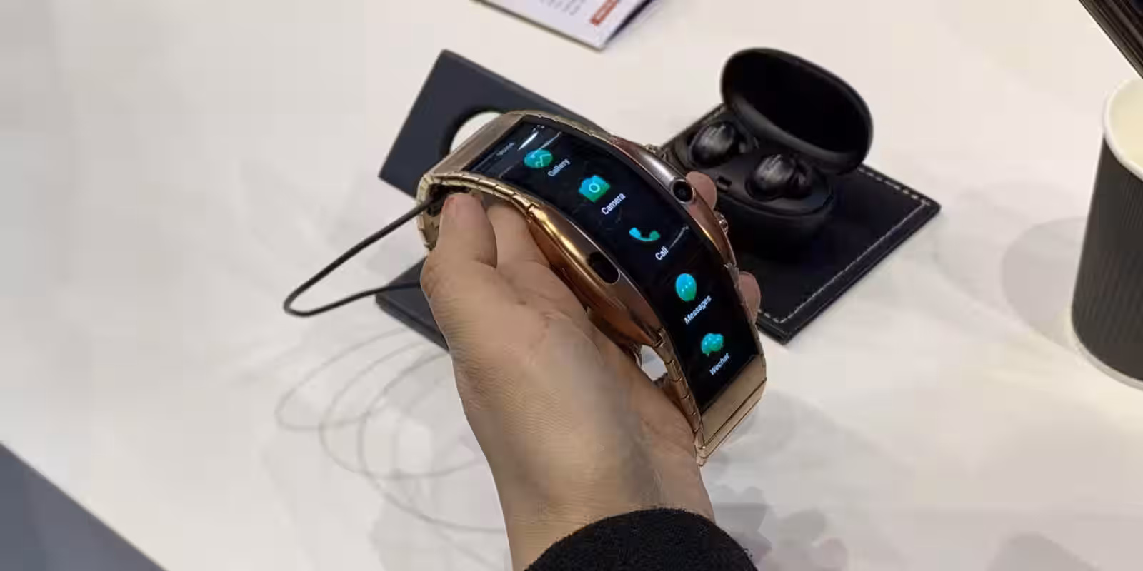 Умные часы Nubia с изогнутым дисплеем и интерфейсом