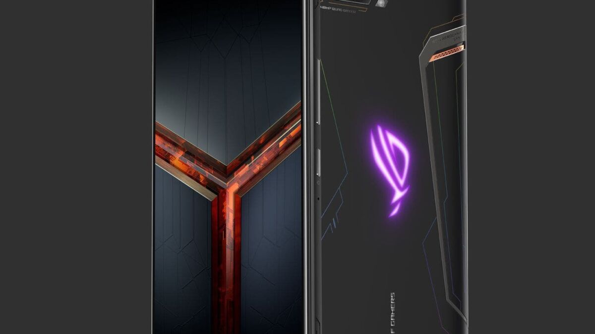 Современный игровой смартфон ASUS ROG Phone 6 с черным корпусом и RGB подсветкой задней панели