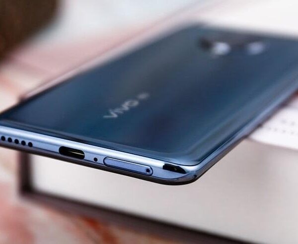 Живое фото Vivo S7 раскрывает некоторые характеристики смартфона (c018ac2a062a0c5d2a7144317411aa8d60b)