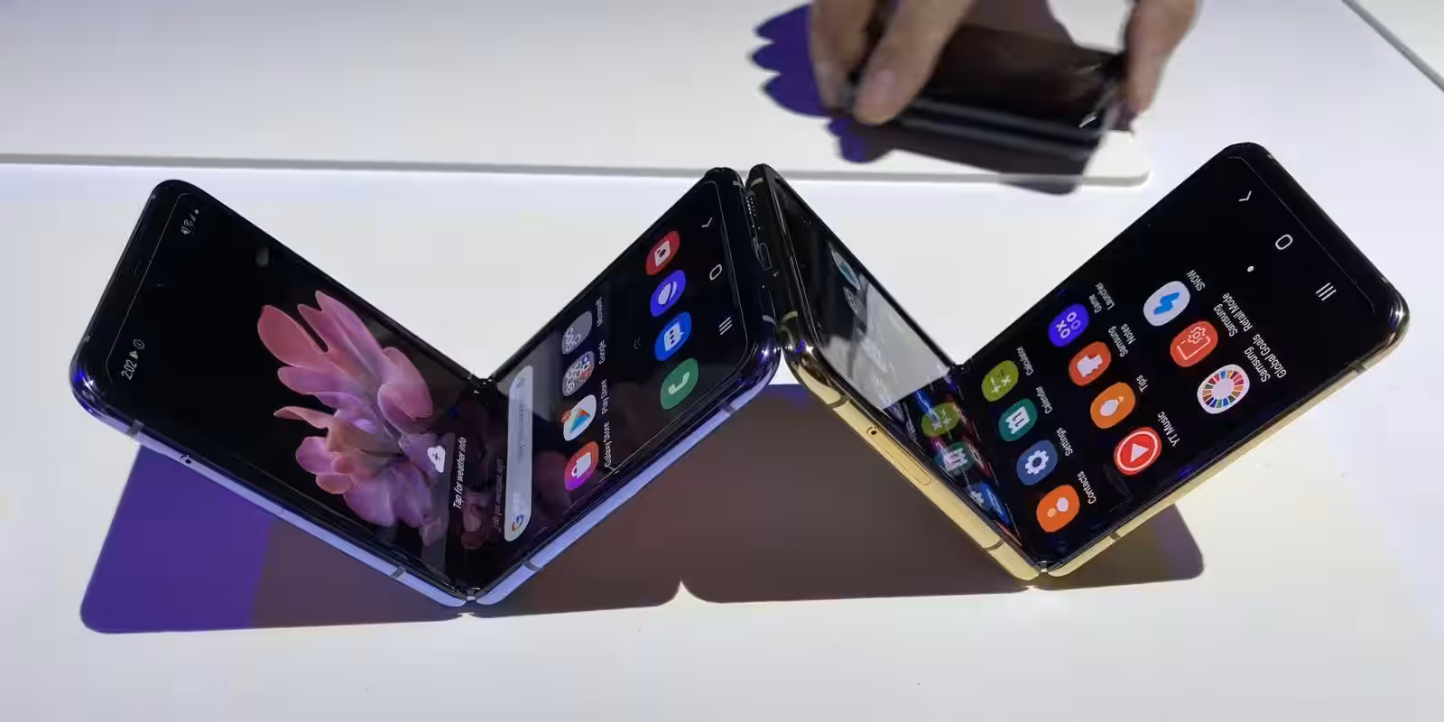 Samsung Galaxy Z Flip 5G засветился в базе TENAA 3 eqibhnku0aaijbu large e1593633263719