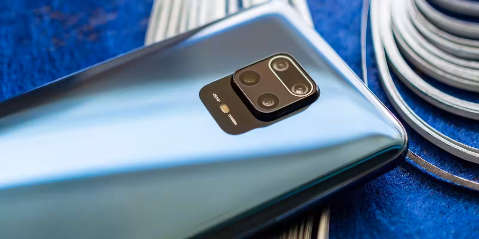 Задняя панель смартфона Redmi Note 9 с четырьмя камерами