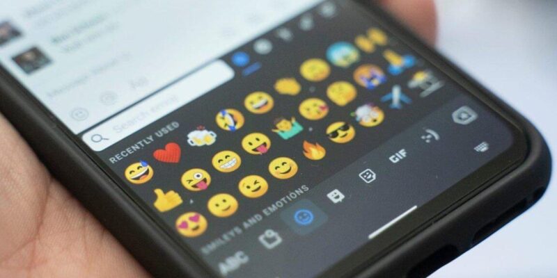 В клавиатуру GBoard добавили строку быстрого доступа к emoji (gboard emoji android 1 1280x720 1)