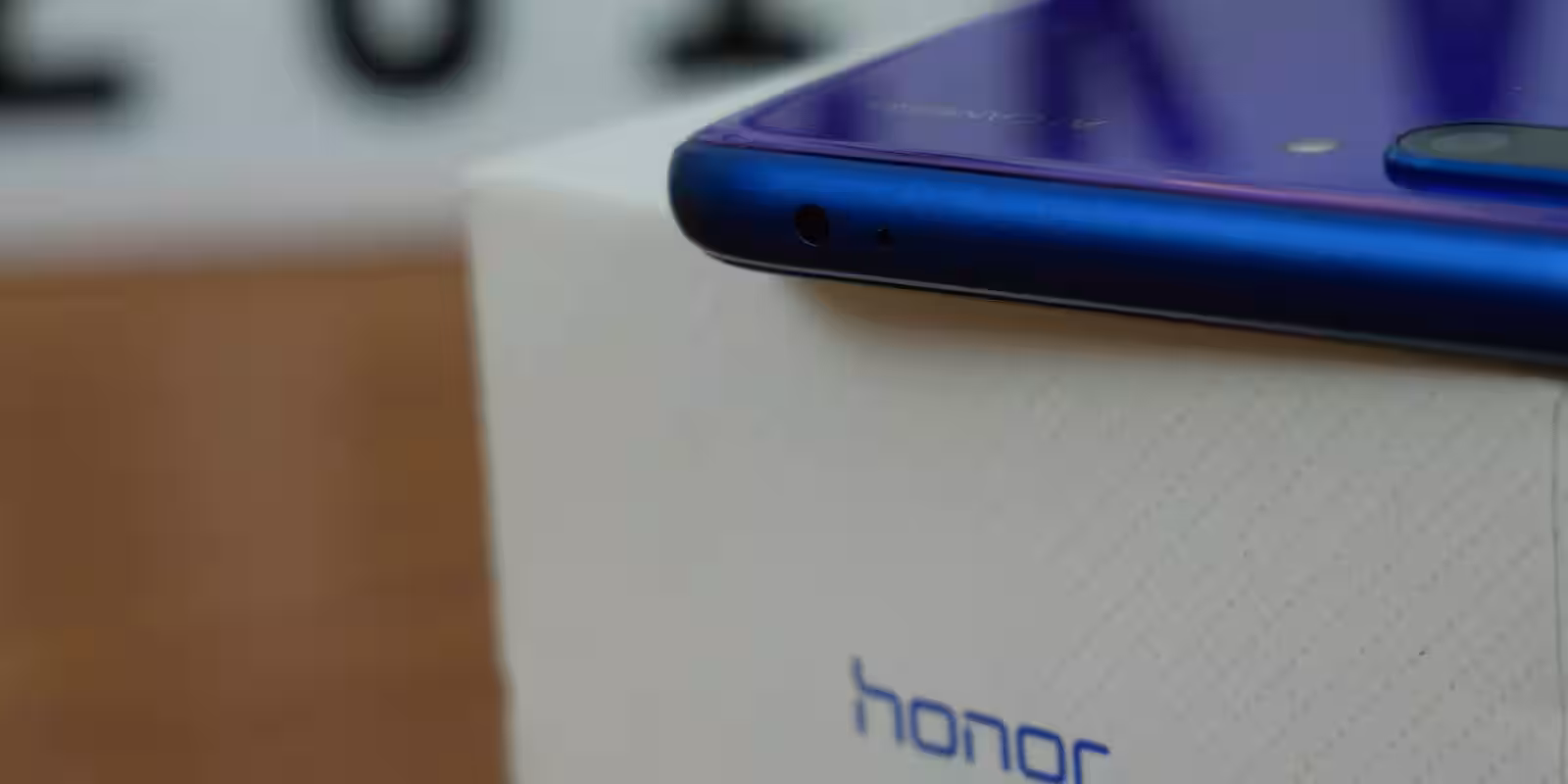 В сети появилось изображение камеры неизвестного смартфона Honor 2 honor 10 09
