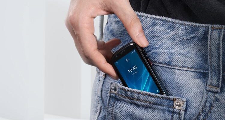 Представлен самый маленький смартфон с ОС Android 10 (jelly1)
