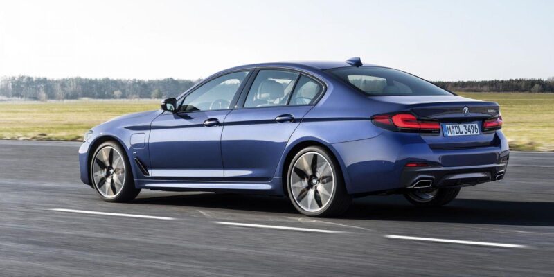 BMW может выпустить полностью электрические BMW 5 и BMW 7 Series (p90389022 highres the new bmw 530e xdr)