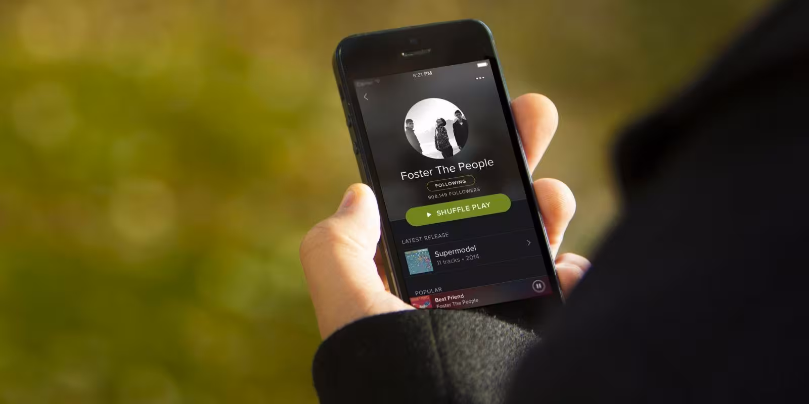 Spotify выйдет в России уже 15 июля 3 spotify newlook iphone artist outdoor scaled 1