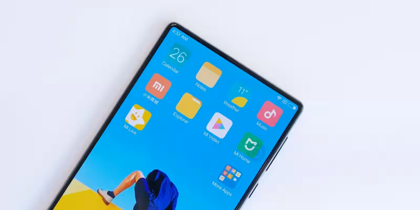 Xiaomi готовит смартфон с 5G и зарядкой на 120 Вт 2 xiaomi mix mkbhd video 5 scaled 1