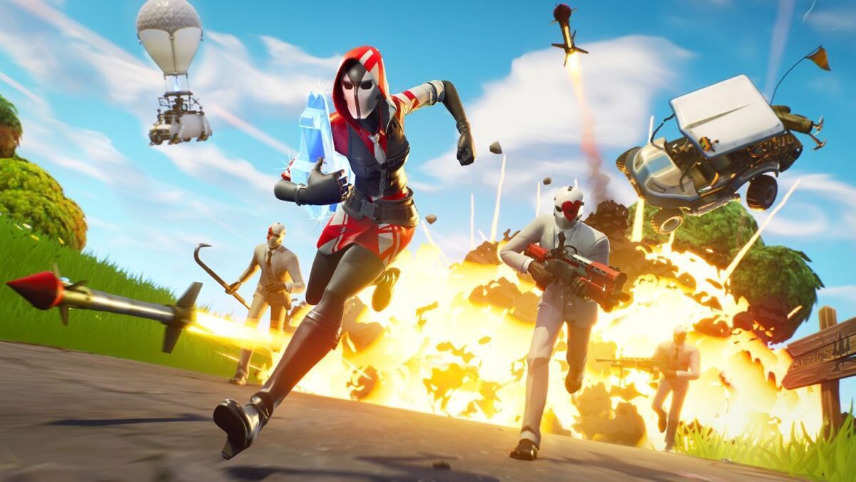 Динамический кадр с персонажами Fortnite на фоне взрыва и взлетающих объектов