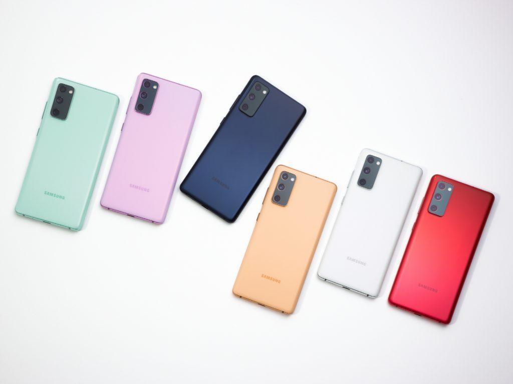 Samsung представила смартфон Samsung Galaxy S20 FE (2. Galaxy S20 FE Colors 2 1024x767 1)