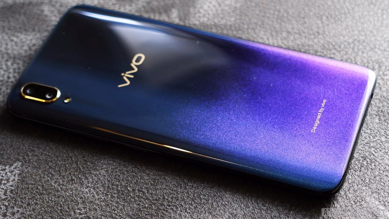 Смартфон меняющий цвет на задней панели оказался разработкой Vivo 3 7de6c060 b03b 43a6 9f86 862db173f3f8