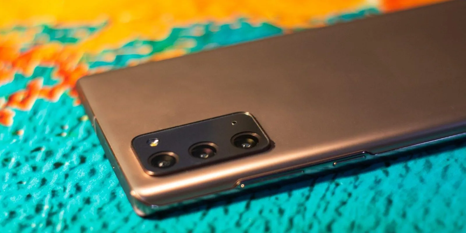 Красивый Samsung Galaxy Note20