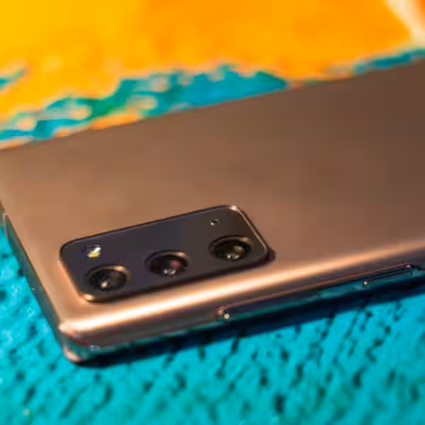 Красивый Samsung Galaxy Note20