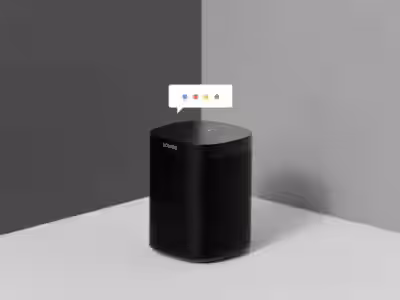 Колонка Sonos на белом и сером фоне