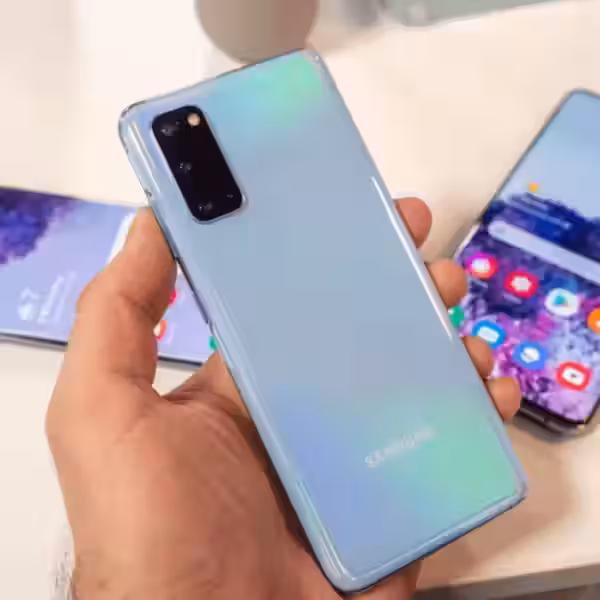 Samsung Galaxy S20 hands on camera large