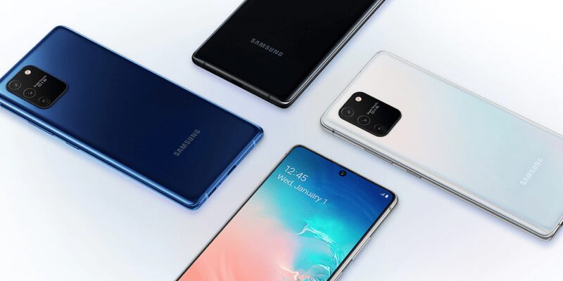 Пять смартфонов Samsung Galaxy для презентации из разных ракурсов