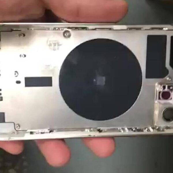 Разбор iPhone 12 показал модем Qualcomm X55 5G и батарею на 2815 мАч (iphone 12 pro chassis 1280x720 1)