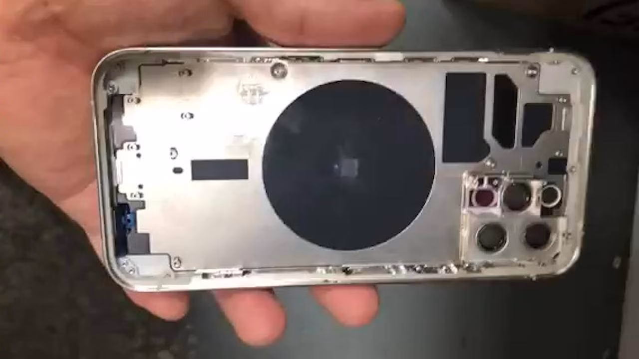 Разбор iPhone 12 показал модем Qualcomm X55 5G и батарею на 2815 мАч 6 iphone 12 pro chassis 1280x720 1