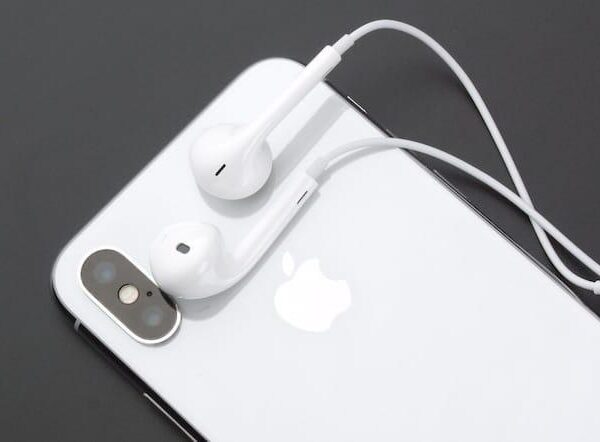 Исходный код iOS 14.2 подтверждает, что iPhone 12 будет без наушников EarPods (iphone x earpods)