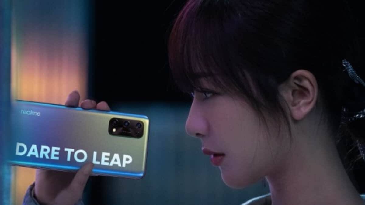 Смартфон Realme X7 с квадрокамерой и слоганом Dare to Leap