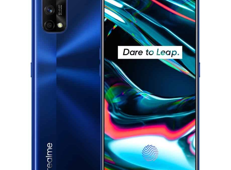 Новый смартфон realme с тройной задней камерой и экраном без рамок