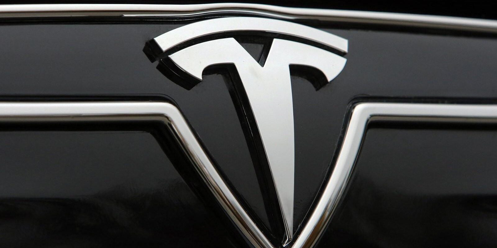 Tesla изобрела аккумулятор, который удешевит производство автомобилей 3 tesla models 2013 1600 7ejpg
