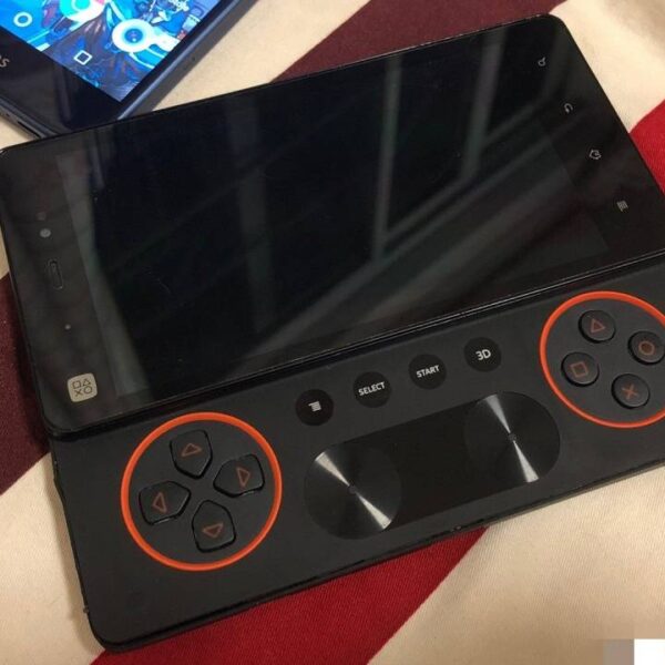 В сети появились фото прототипа слайдера Sony Xperia Play 2 (xperia play 2 2 1280x720 1)