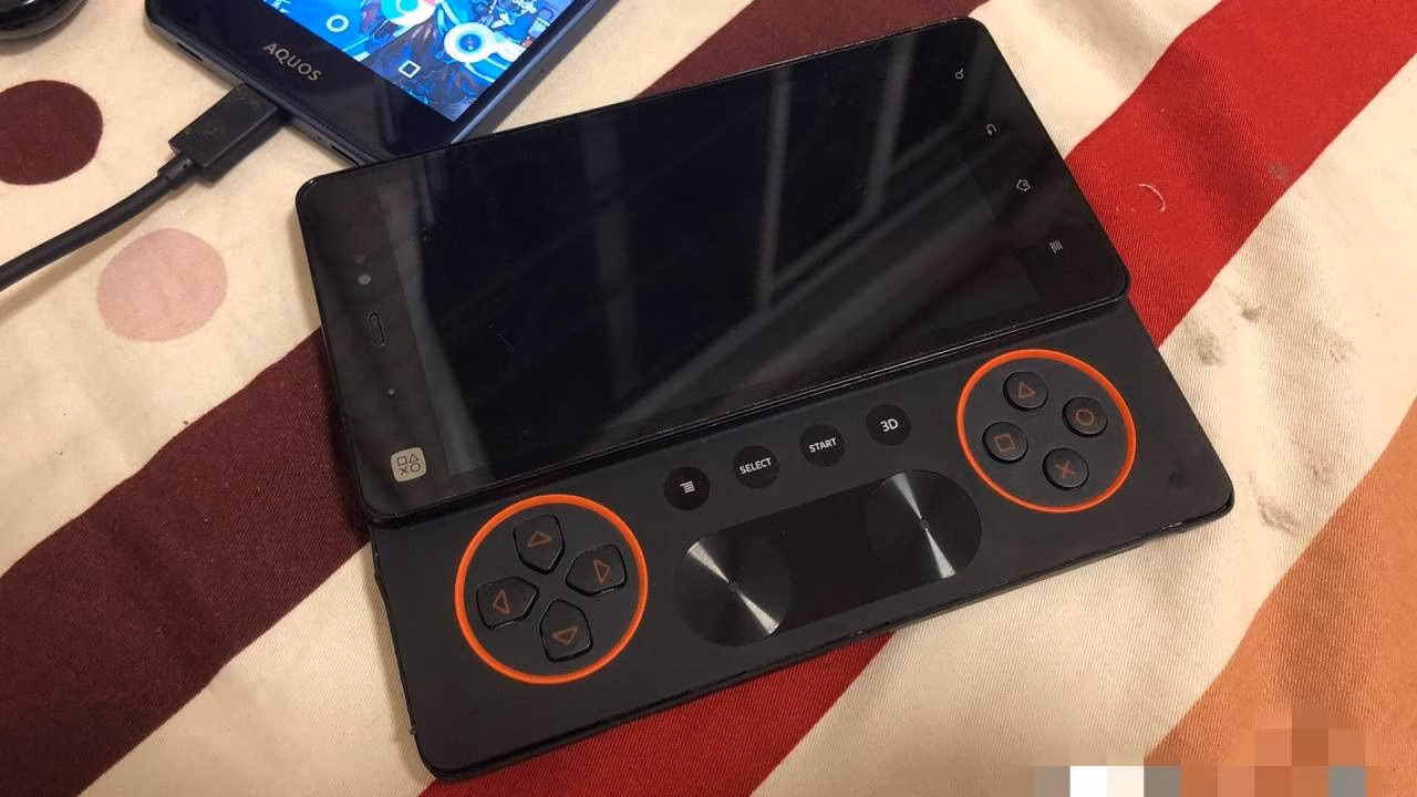 В сети появились фото прототипа слайдера Sony Xperia Play 2 3 xperia play 2 2 1280x720 1