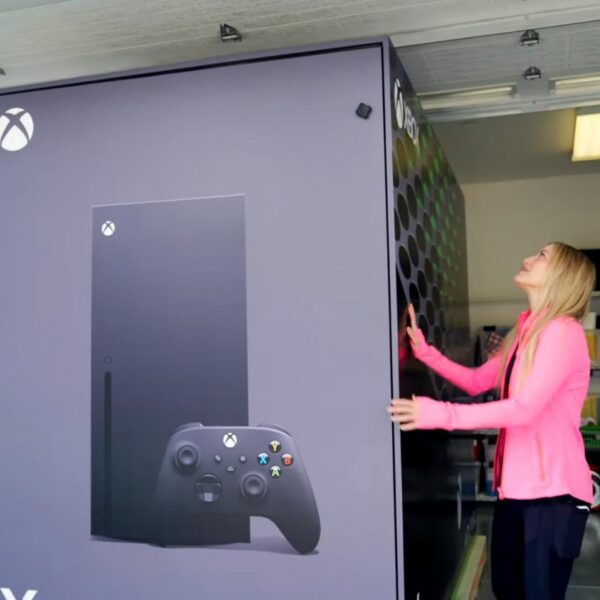 Microsoft сделала холодильник в стиле Xbox Series X (02)