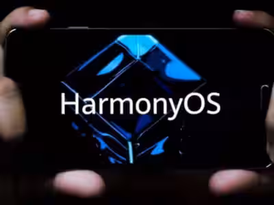 Смартфон с надписью HarmonyOS и голубым логотипом