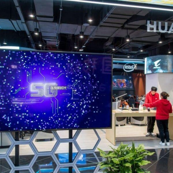 В сеть слили характеристики и дизайн нового монитора Huawei (huawei tv e1563411341648)