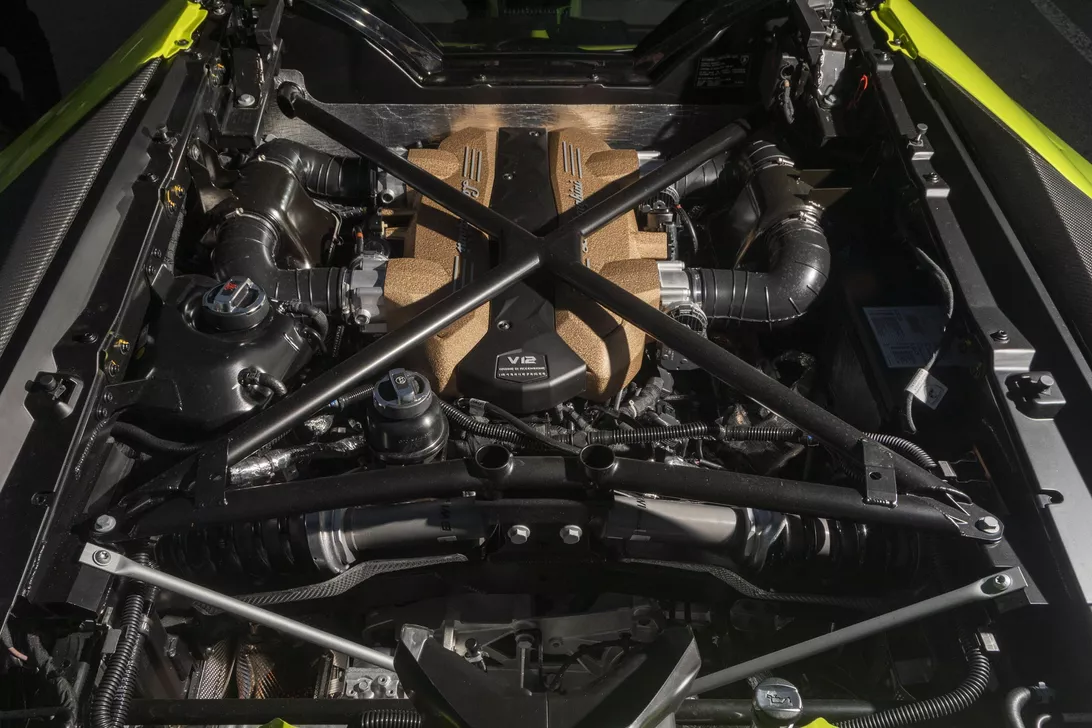 Lamborghini Aventador может получить гибридный V12 (2020 lamborghini aventador svj roadster press 10)