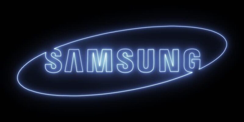 Samsung представила в России новую беспроводную зарядку «3-в-1» (9)