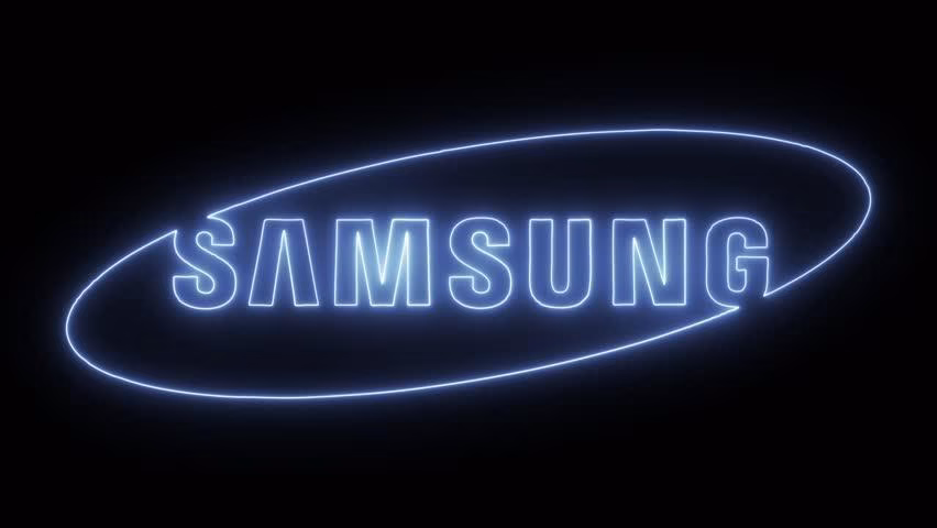 Samsung представила в России новую беспроводную зарядку "3-в-1" 2 9