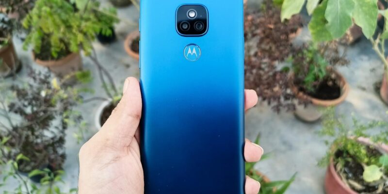 Motorola представила недорогой смартфон Moto E7 (Moto E7 Plus Review India 8)