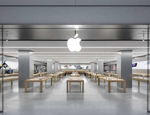 Apple достигла рыночной капитализации в 2,5 трлн долларов (apple store)