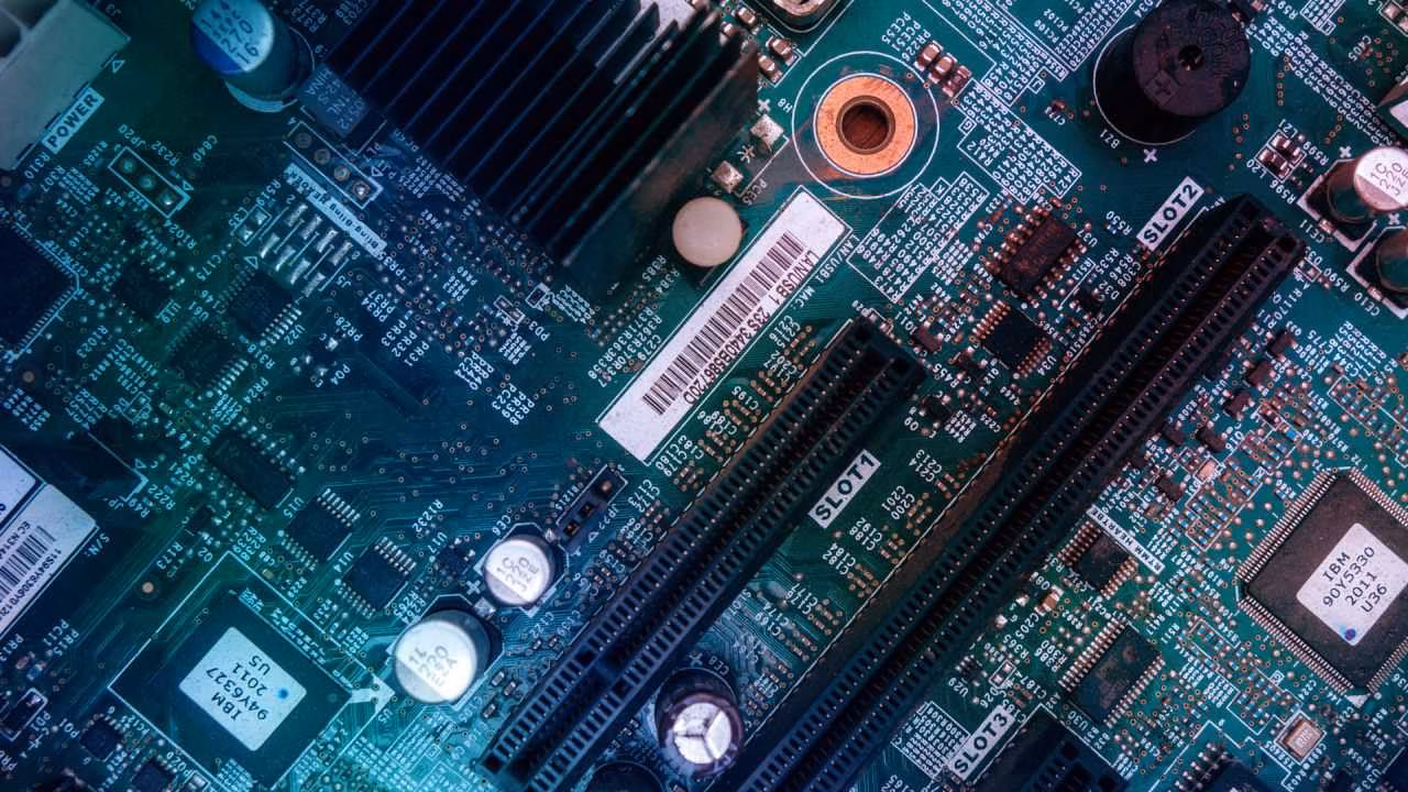 Процессоры Apple перейдут на 4 нм технологию в следующем году 3 p 1 bloomberg china inserted chips in amazon and apple hardware to spy