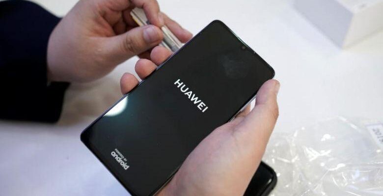 Huawei лидирует по онлайн-продажам смартфонов в России (yq huawei 20052019)
