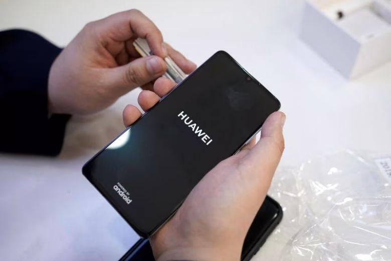 Huawei лидирует по онлайн-продажам смартфонов в России 2 yq huawei 20052019
