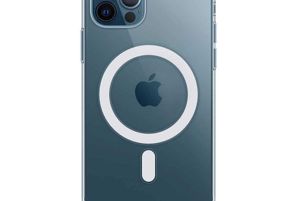 Смартфон iPhone 13 с тремя камерами спереди и сзади