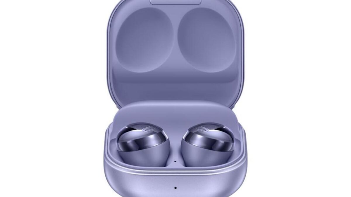 Галактические наушники Galaxy Buds Pro внутри чехла
