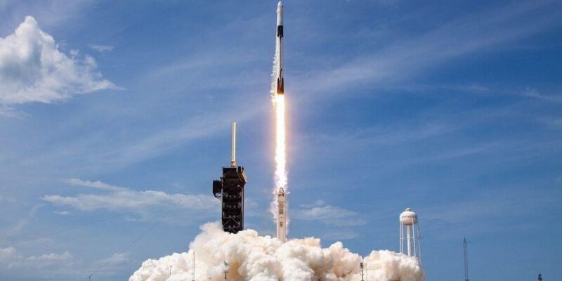 SpaceX Falcon 9 запустил более 100 спутников за один раз (demo2 launch 879x485 1)