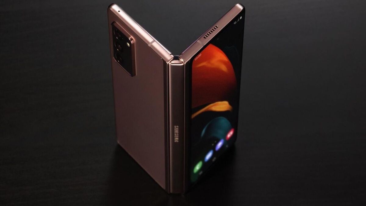 Складной смартфон Samsung Galaxy Z Fold 3 в раскрытом виде