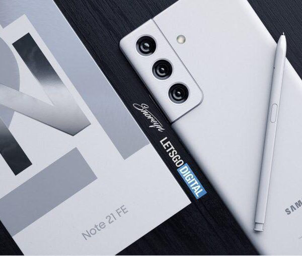 Фотографии распаковки Samsung Galaxy Note21 FE (1 2)